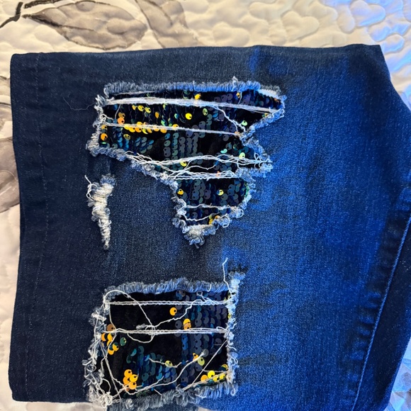 DG2 Distressed Women’s Jeans , sequin backing , so very pretty , - Picture 5 of 6